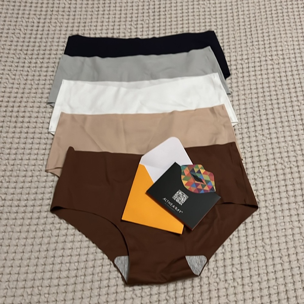 NWOT set of 5 seamless hipsters + free gift 🎁
